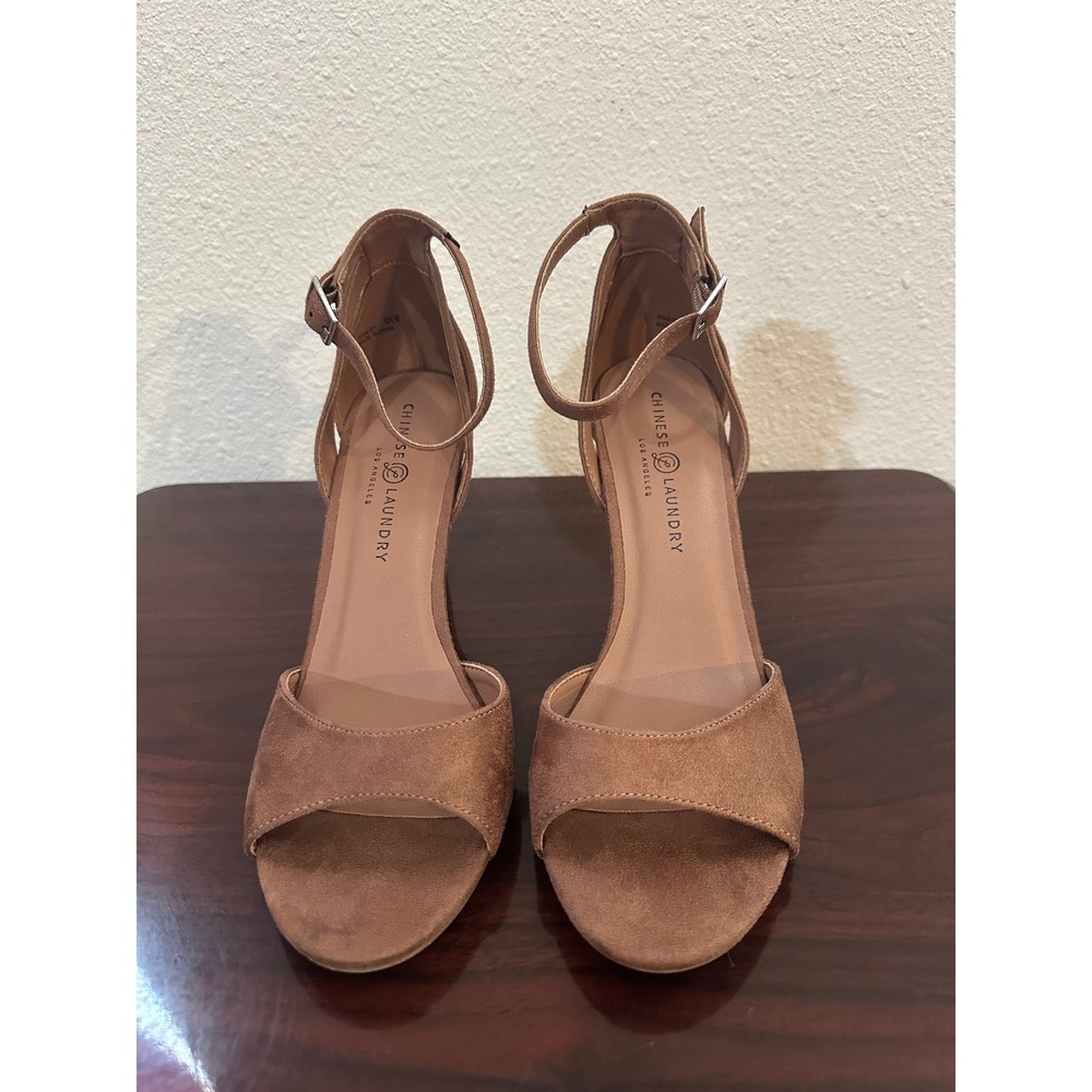 Chinese Laundry Womens Tan Brown Faux Suede Ankle Strap Flared Heel Sandals 10